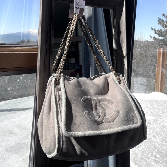 Chanel: Shearling Suede Sherpa CC Accordion Flap Chain Bag *RARE* - Picture 5 of 17